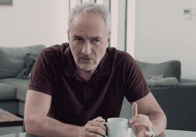 8 Λέξεις επεισοδια: Ένα κύκλωμα στοχοποιεί Έκτορα και Ελεονώρα