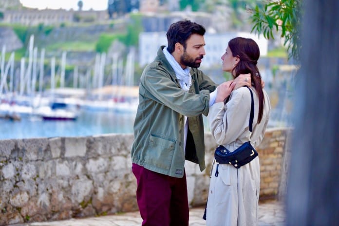 8 λέξεις επεισόδια: Ο Σίμος βλέπει τη Σμαράγδα με τον Αντώνη