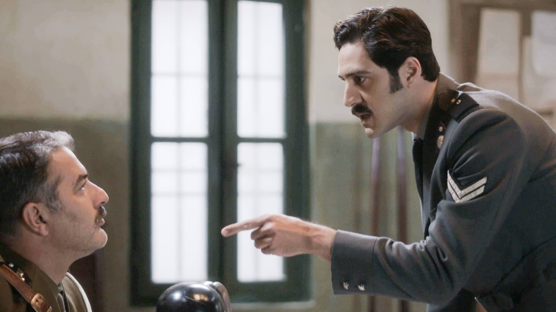 Άγριες Μέλισσες Επεισοδια: Όλο το Διαφάνι εναντίον του Βόσκαρη