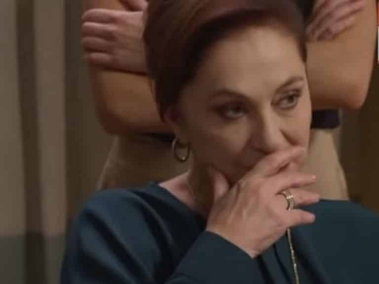 Αγγελική Περιλήψεις: Η Αθηνά πιάνει στα πράσα Δημήτρη και Κατερίνα 