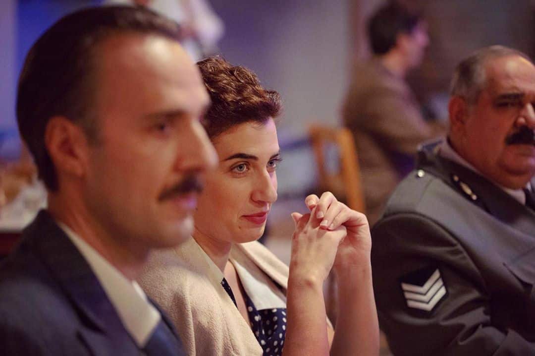 Άγριες Μέλισσες Επεισόδια: Ο Βόσκαρης σφήνα στον αρραβώνα Σοφούλας - Άγγελου 