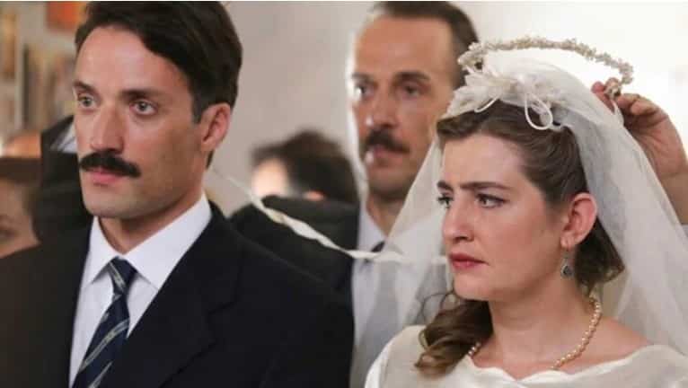 Άγριες Μέλισσες Επεισόδια: Η Μυρσίνη κατηγορεί τον Δούκα διότι έκανε δολοφόνο τον Σέργιο