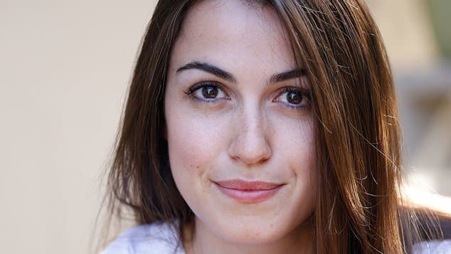 Έλα Στη Θέση Μου επεισόδια: Η Κέντρα καταστρέφει την Ρενάτα