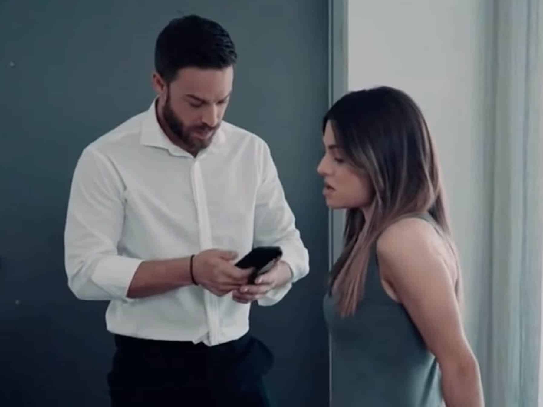 8 λέξεις επεισόδια: Η Αλίκη χωρίζει τον Έκτορα τρίτο πρόσωπο Ευδοκία 