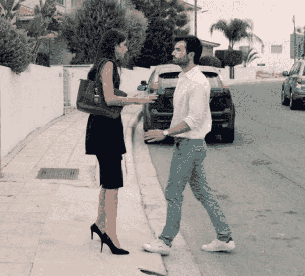 8 Λέξεις Επεισόδια: Η Βικτωρία έρχεται αντιμέτωπη με τον Άκη