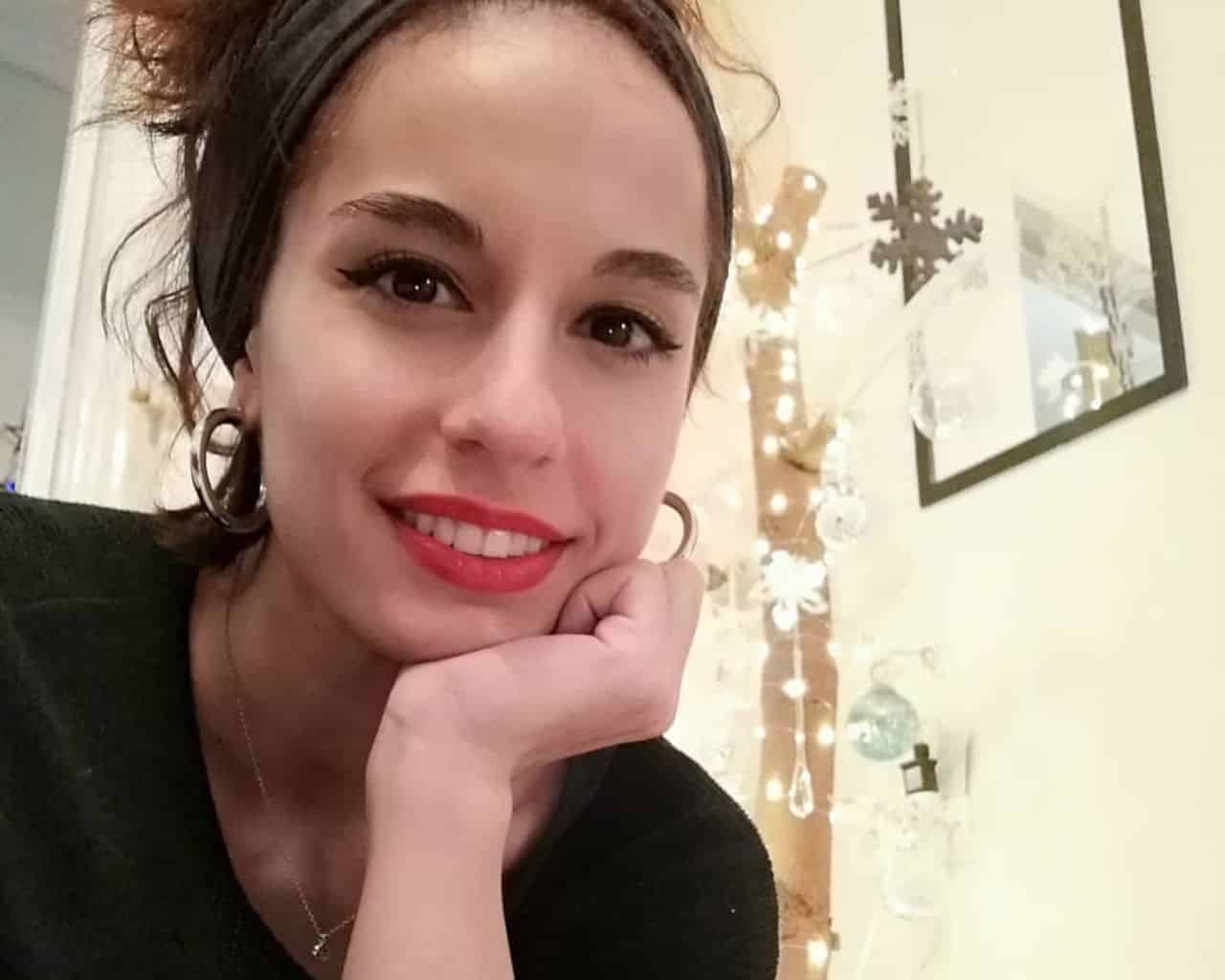 Άγριες Μέλισσες Επεισόδια: Η Δόμνα μαθαίνει ότι o αδερφός της ο Μελέτης είναι παιδί βιασμού