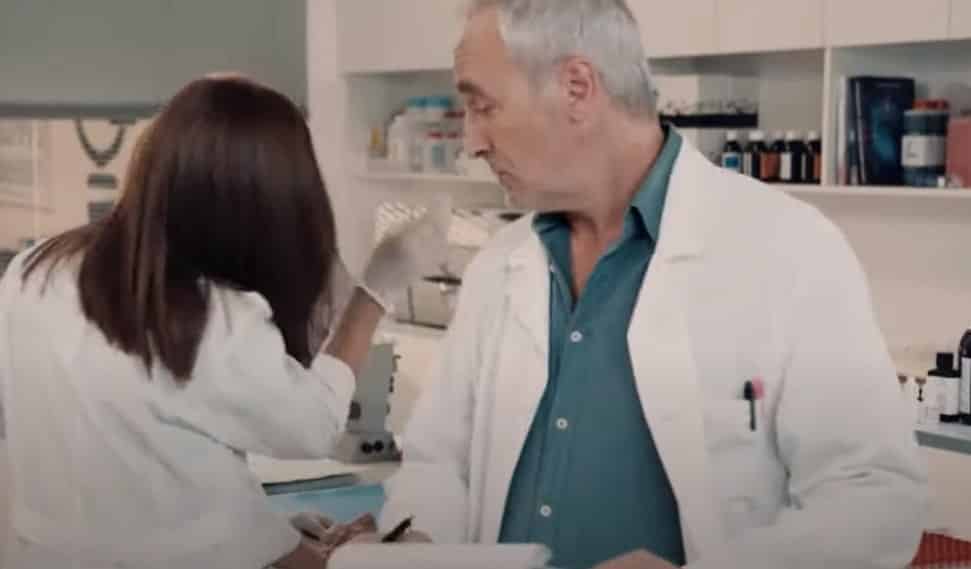 8 Λέξεις Σήμερα 11/01/21 Επεισόδια 147-148 Β Κύκλος: Η Βίκυ δίνει στην Κατερίνα το όνομα ενός άντρα