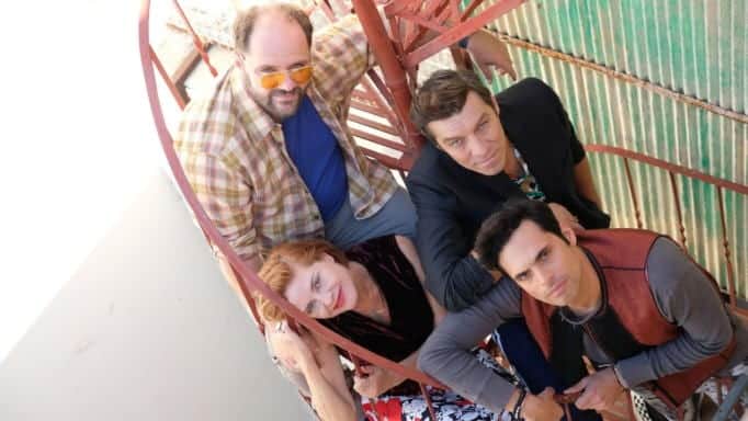 Σχεδόν ενήλικες επεισοδια: Η Δάφνη χωρίζει από τον Αλέξη - Ο Αποστόλης ανοίγει ένα σωρό δουλειές