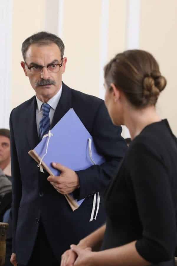 Άγριες Μέλισσες Σποϊλερ: Ένα πρόσωπο από το παρελθόν στο πλευρό της Ελένης