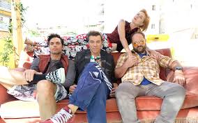 Σχεδόν ενήλικες επεισοδια: Η Δάφνη χωρίζει από τον Αλέξη - Ο Αποστόλης ανοίγει ένα σωρό δουλειές