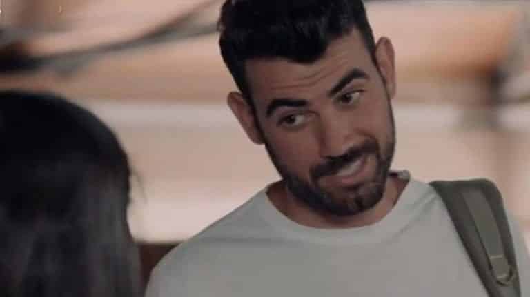 8 λέξεις: Το δαχτυλίδι της Νόνας φέρνει ανατροπές