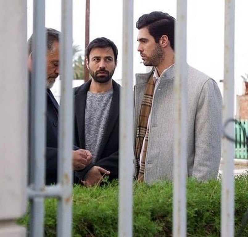 8 λέξεις επεισόδια: Ένας μυστηριώδης άνδρας αναστατώνει την οικογένειά του Μιλτιάδης