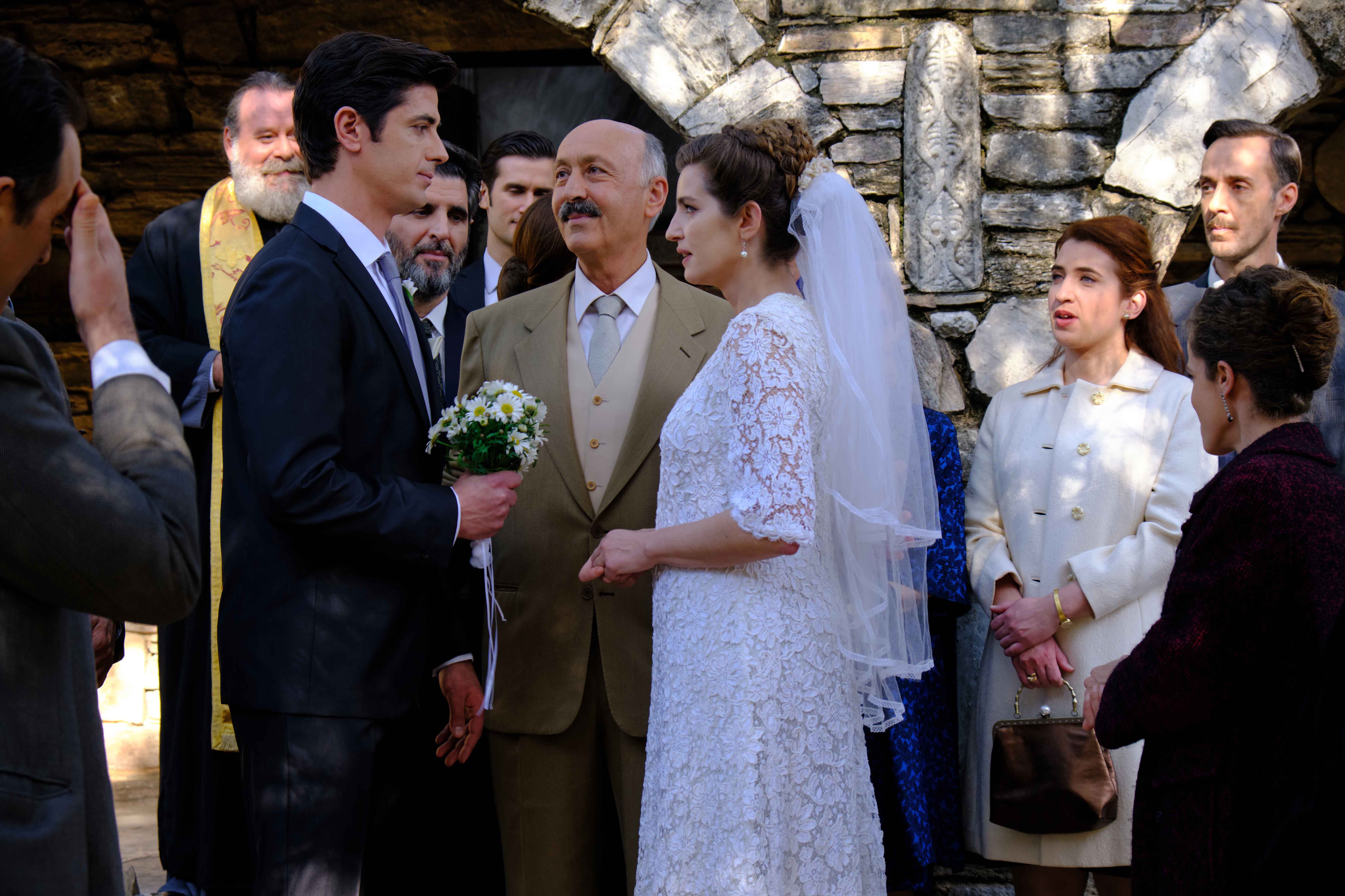 Άγριες Μέλισσες Spoiler: Ο γάμος Ελένης και Λάμπρου δεν είναι αυτό που νομίζεις