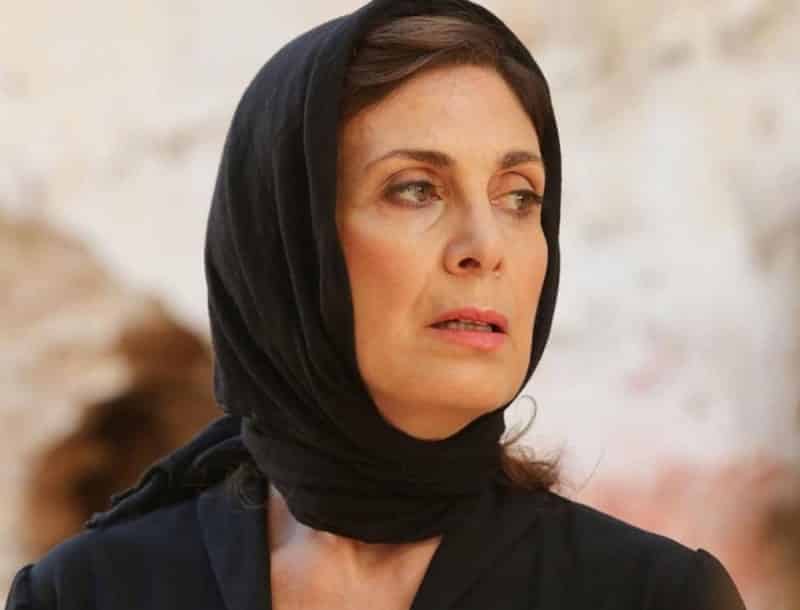 Άγριες Μέλισσες επεισόδια : Σε μια κλωστή κρέμεται η ζωή της Μυρσίνης «Δυστυχώς η σύζυγός σας έχει όγκο»