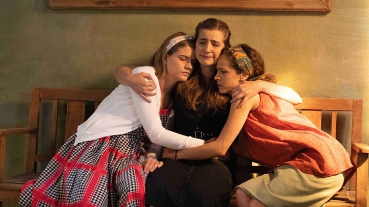 Άγριες Μέλισσες: Ο συμβολισμός της σειράς πίσω από τις αδερφές Σταμίρη