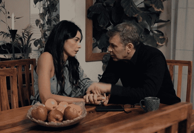 8 Λέξεις Σήμερα 15/03/21 Επεισόδια 183 Β Κύκλος – Ο Σπύρος κόβει κάθε επαφή με την Αλκμήνη