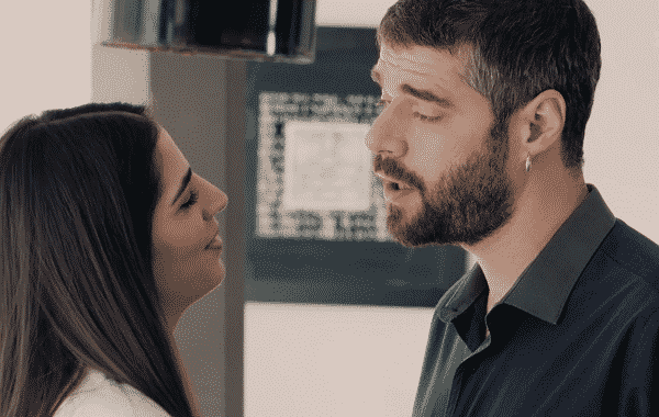 8 Λέξεις Σήμερα 29/03/21 Επεισόδια 190 Β Κύκλος – Ο Οδυσσέας δίνει συνέντευξη στον Σίμο