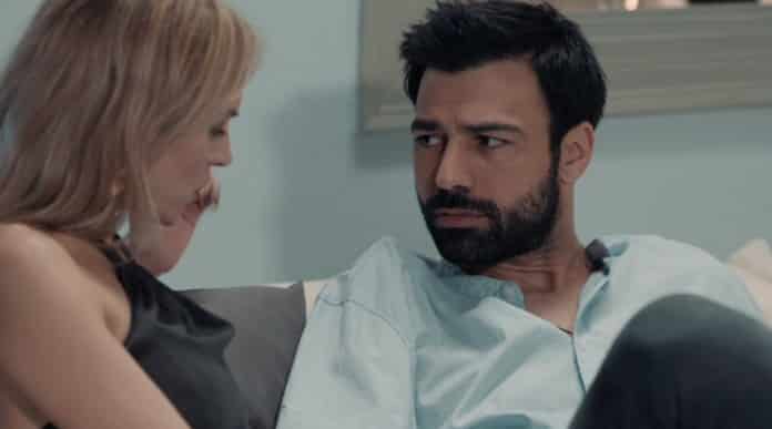 8 Λέξεις: Στα μαχαίρια Οδυσσέας και Έρση για ένα μήνυμα