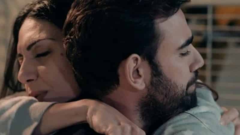 8 Λέξεις: Έτσι η Έλλη θα ανακοινώσει στην Φρίξο πως είναι έγκυος