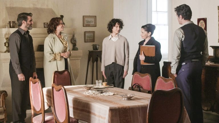 Άγριες Μέλισσες: Άλλη οικογένεια υιοθετεί τον Ευτύχη - Μαντέψτε πιά;