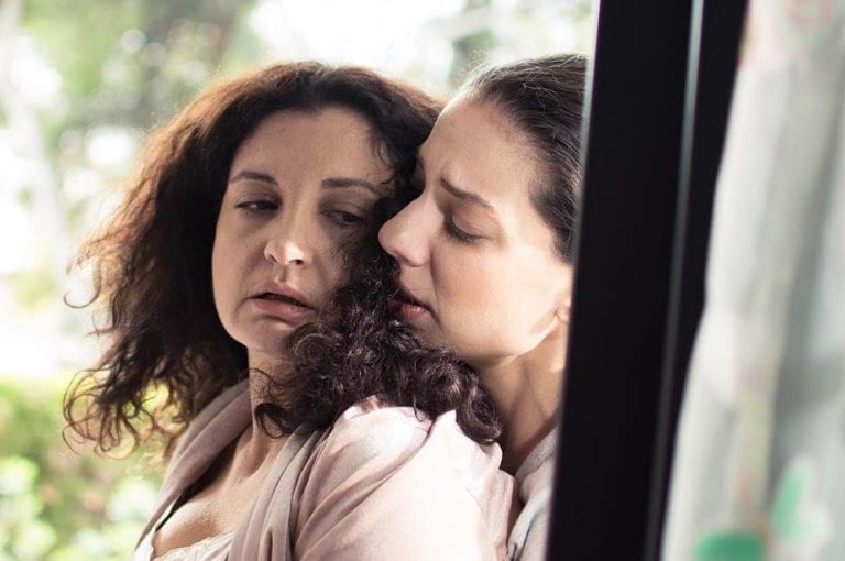 Άγριες Μέλισσες: Ανάμεσα σε Βιολέτα και Μιλτιάδη εισβάλει και άλλο πρόσωπο