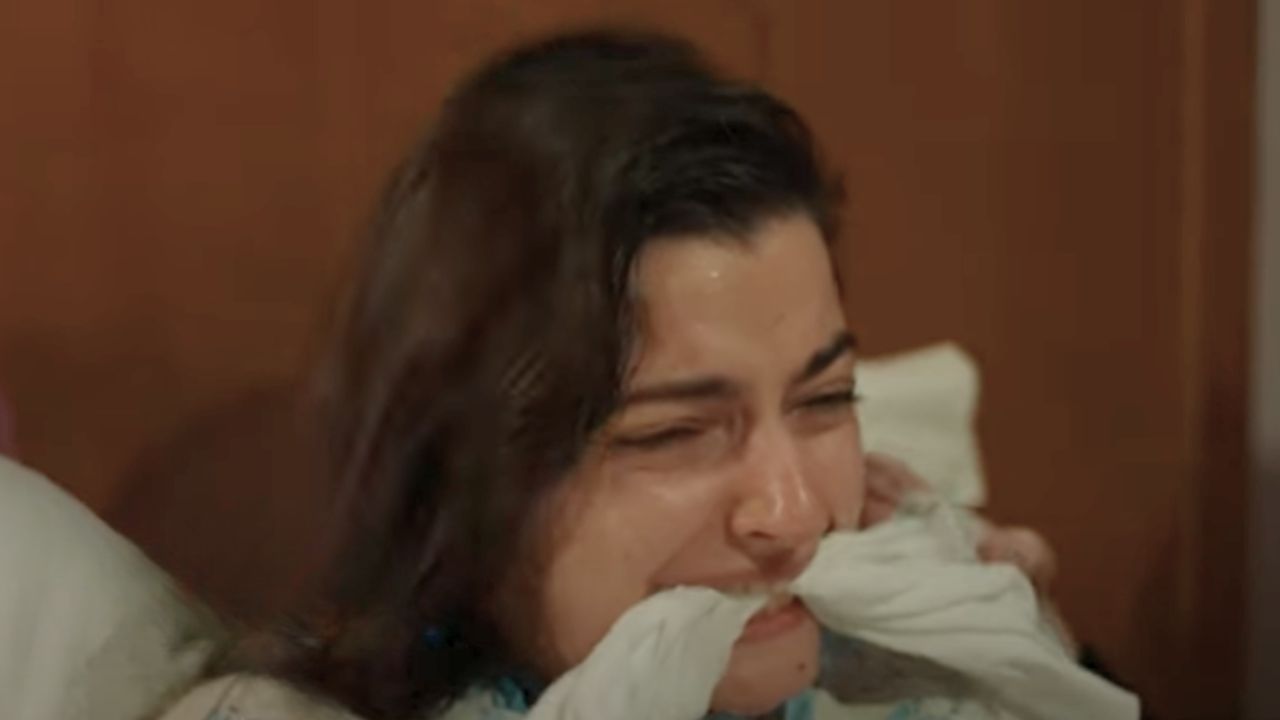 Οι Ψυχοκόρες - Η Όλγα ξεψυχά στην αγκαλιά της Μαρίκας