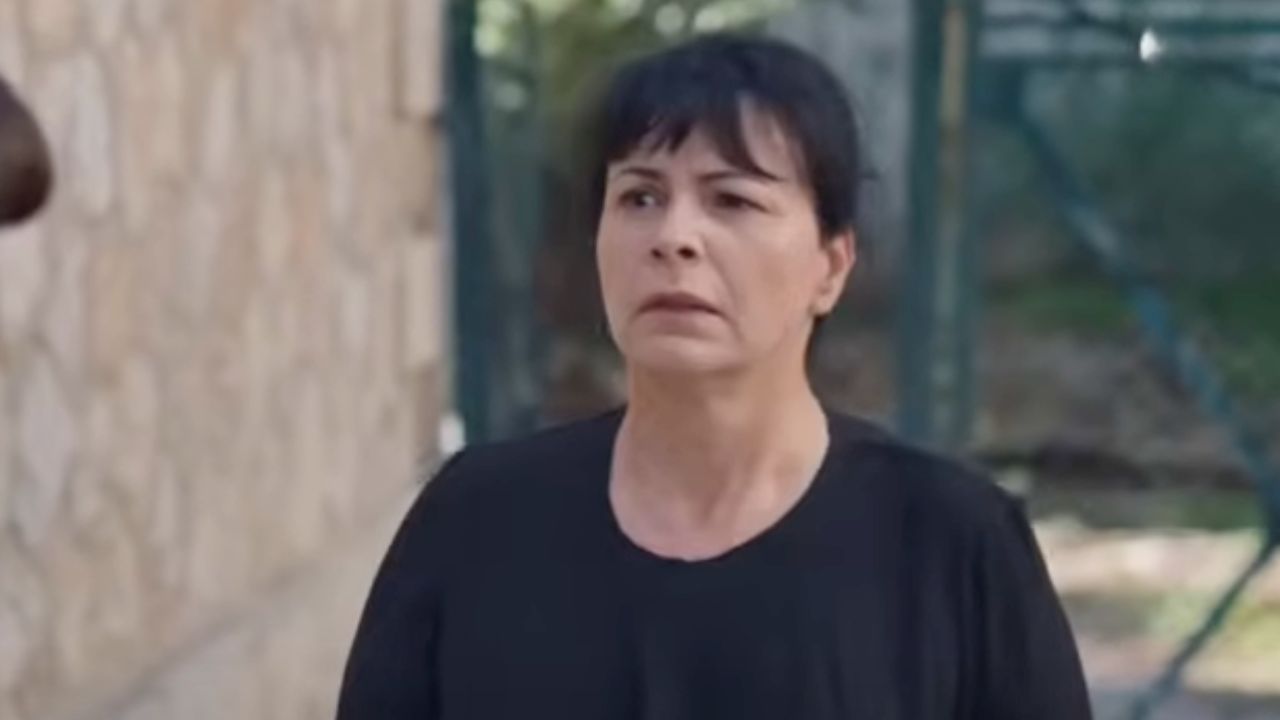 Ψυχοκόρες - Την χρυσώνει και εξαφανίζεται