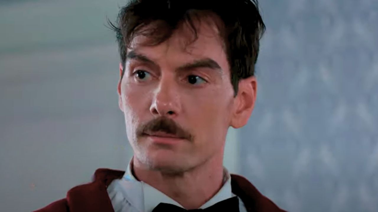 Grand Hotel επεισόδια - Ο Πέτρος αντικρίζει το πτώμα και λυγίζει