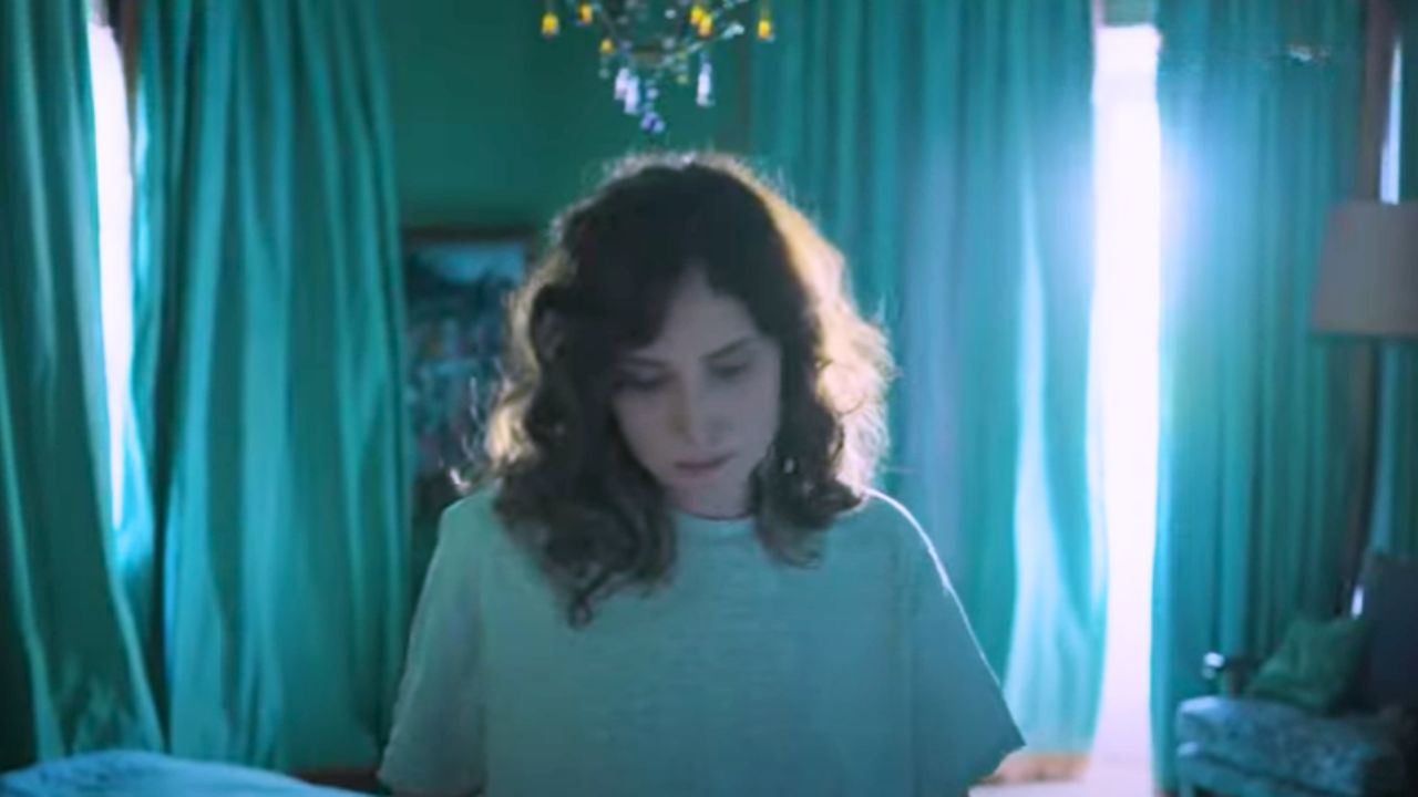 Διάφανη Αγάπη - Ανακαλύπτει την εγκυμοσύνη της και καταρρέει